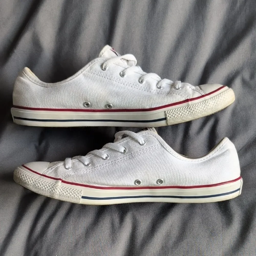 Converse sneakers these